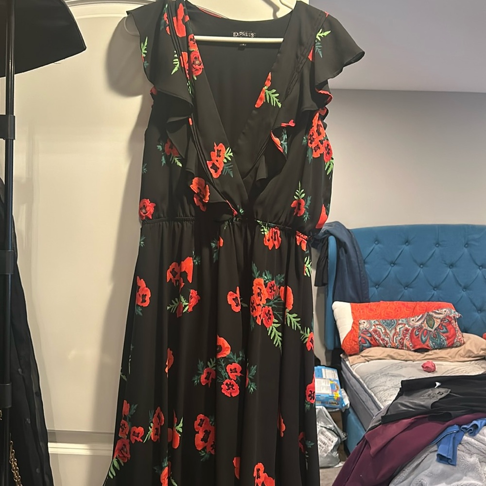 Express black and red flower dress